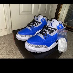 Air Jordan 3’s ‘Varsity Royal’